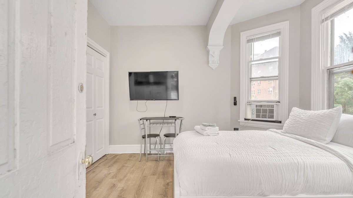 Wilmington Apartment | Trolley Teacup Charming Cozy Studio by RedAwning