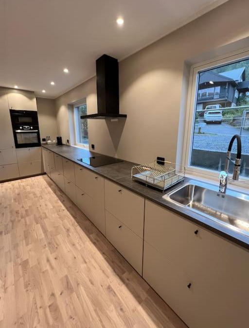 Tromsdalen Villa | Tromsø Arctic Villa with free parking
