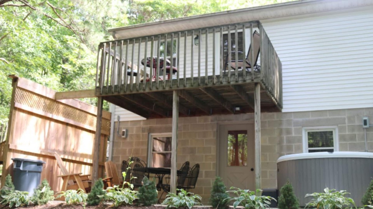 Laurelville Cottage | Trophy Buck Cottage--Game Room, Fishing Pond--Hocking Hills