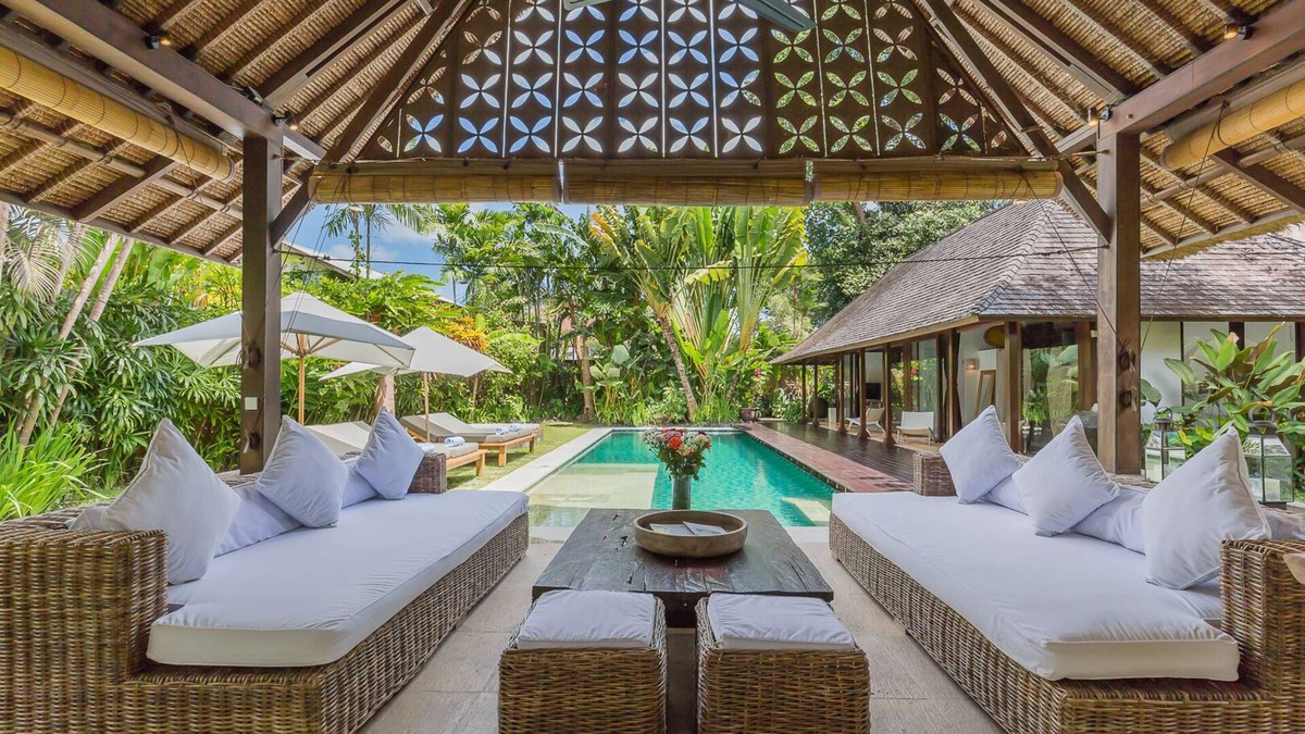 Batubelig Villa | Tropical 3 bedrooms villa, 650m from beach, 1200m2 garden