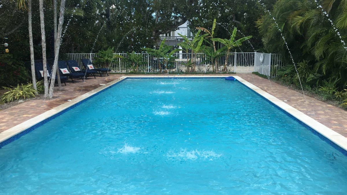 Eden Pines House | Tropical 5BR Paradise, Private Pool, Hot Tub, Canal Access – Sleeps 12