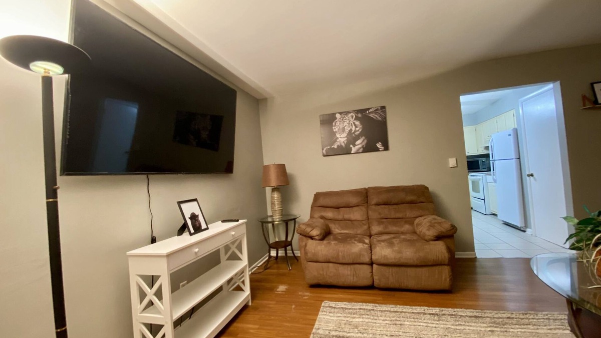Fox Valley Apartment | Tropical Apartment Overlooking Golf Course, Minutes to Attractions