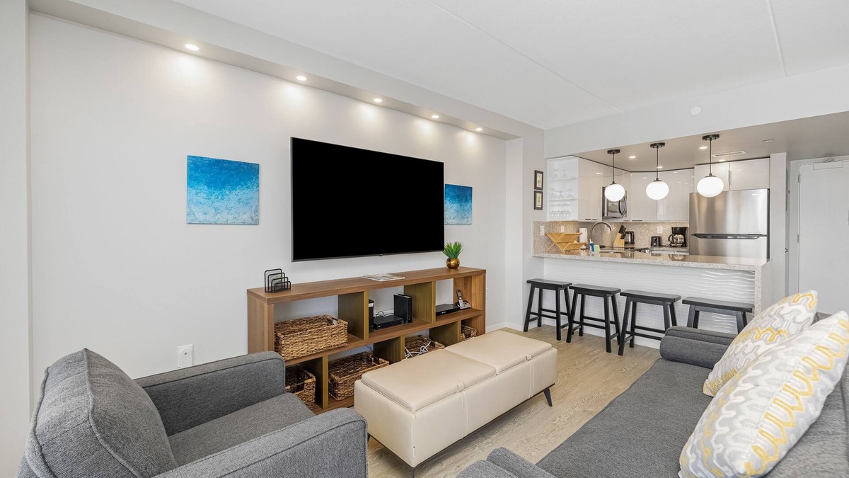 Waikiki Apartment | Tropical apartment with amazing water views & rooftop pool - prime location