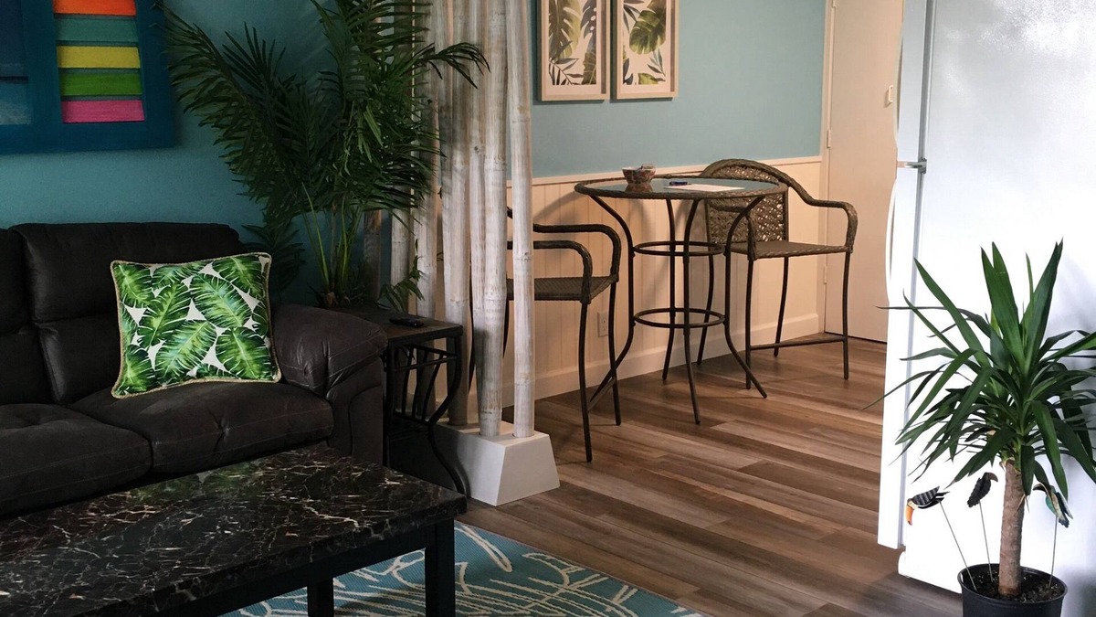 Lake Ozark Condo | TROPICAL BLISS 1 BEDROOM CONDO OVERLOOKING LAKE NEXT TO BAGNELL DAM STRIP