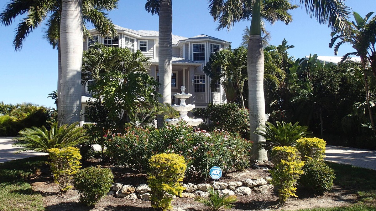 Mid Island House | Tropical breezes, dolphins, sea birds, fragrant flowers, and expansive bay views