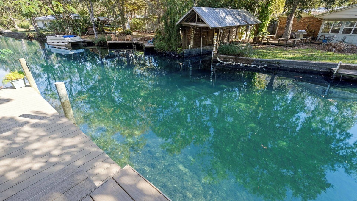 Homosassa Cottage | Tropical Canalfront Escape With Decks & Dock!