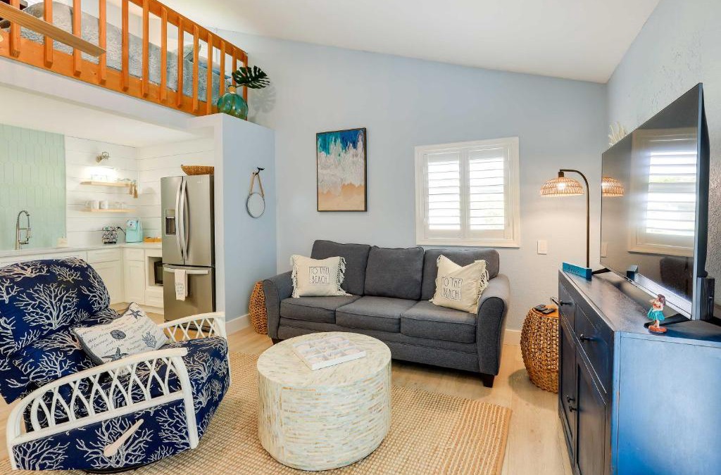 Hobe Sound House | Tropical Cottage Less Than 2 Mi to Hobe Sound Beach!