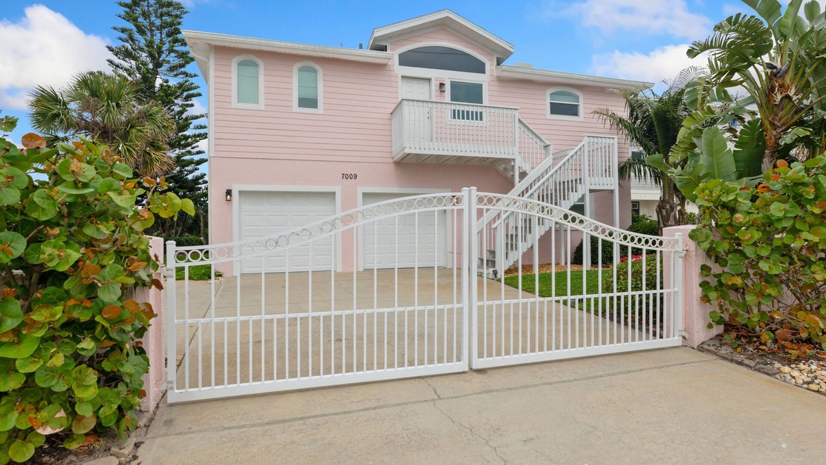 Palm Coast House | Tropical Elegance Meets Coastal Adventure at This Stunning Beachfront Retreat!
