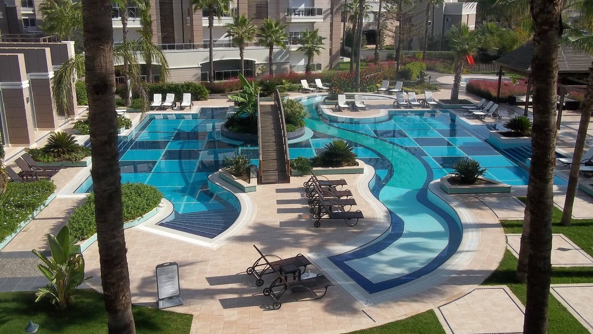 Side Apartment | TROPICAL GARDENS ; spacious ground floor 2 bed home