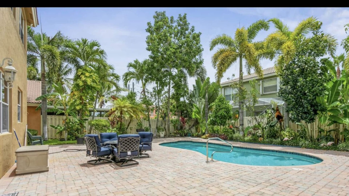 Villages of Palm Beach Lakes Villa | Tropical Getaway in West Palm Beach w/ private pool ~10 mins away from the beach