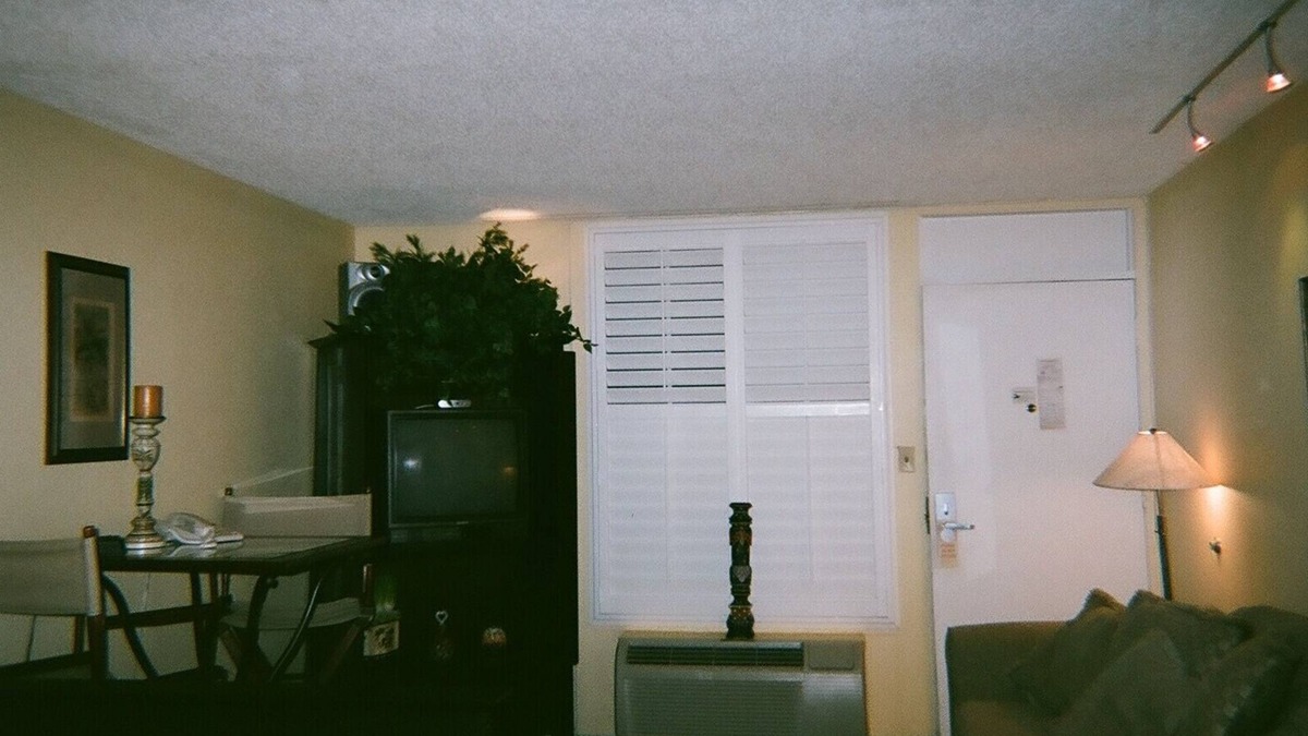 Moorings Condo | TROPICAL GROUNDS AND GREAT AMENITIES, 1 MILE BEACH. 3 RESTAURANTS ON PROPERTY.