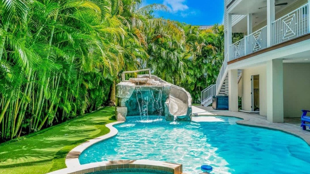 Bradenton Beach House | Tropical Hideaway - Luxury home near dining & beach