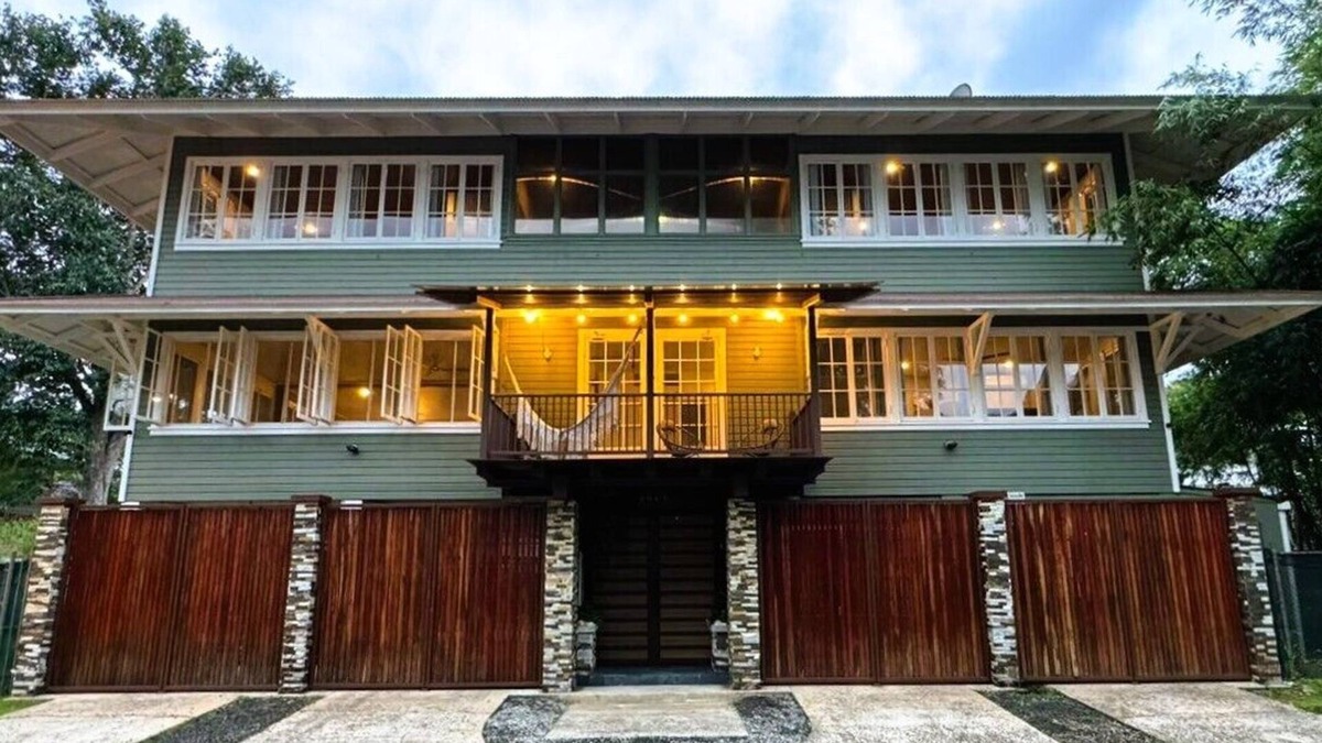 Panama City House | Tropical House with Historic Charm, WiFi, Private Bathrooms and Workspaces
