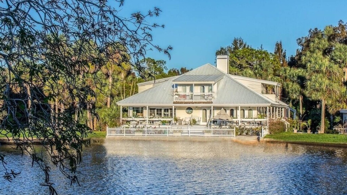 Aripeka House | Tropical Island Romantic Waterfront Private New 2Bed Suite Pool Sand Beach Gulf!