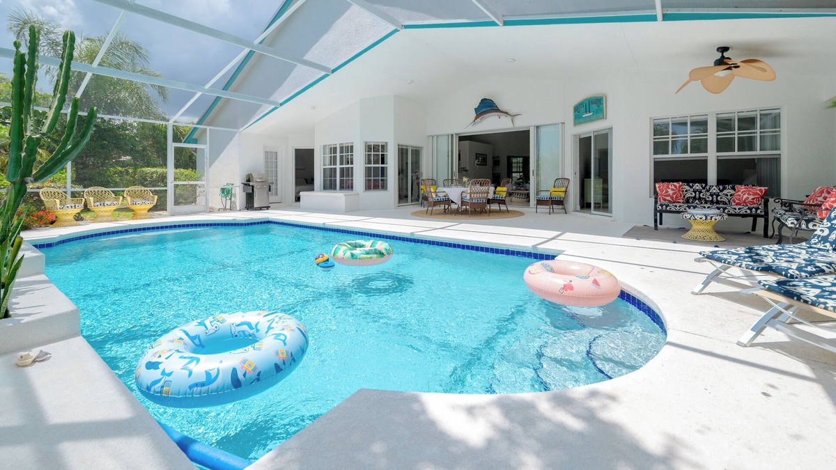 Port Saint Lucie House | tropical oasis w/private pool - 4 bedrooms house on golf course