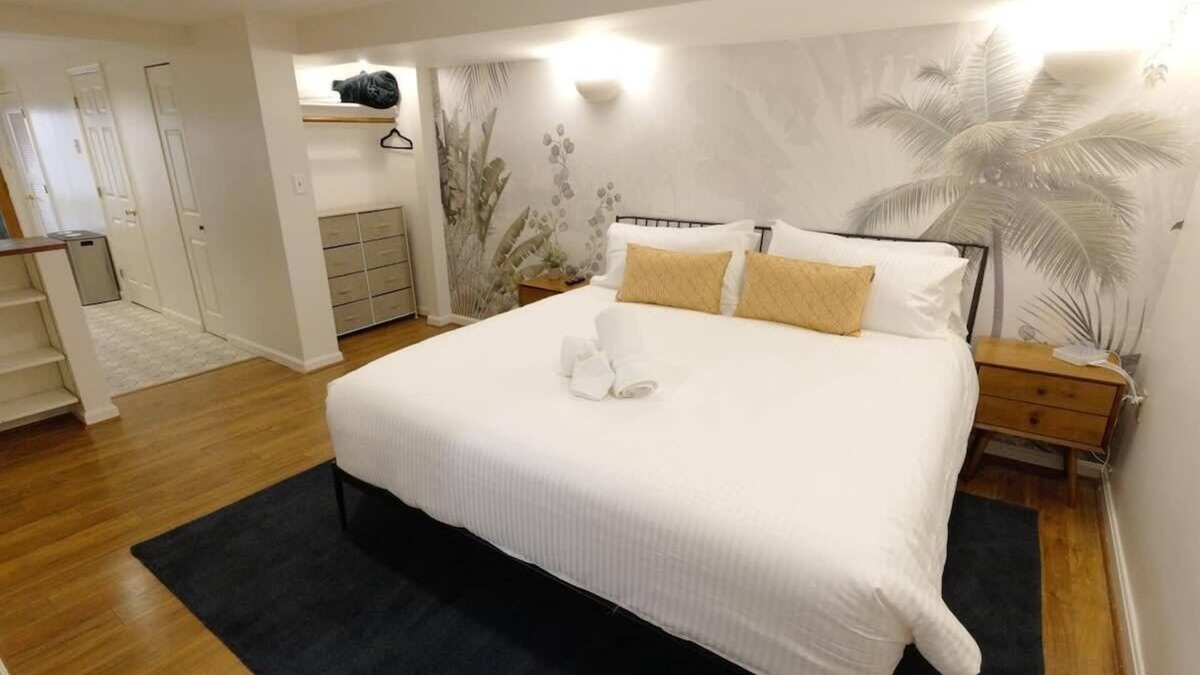 Mount Pleasant Apartment | Tropical Paradise by the Park