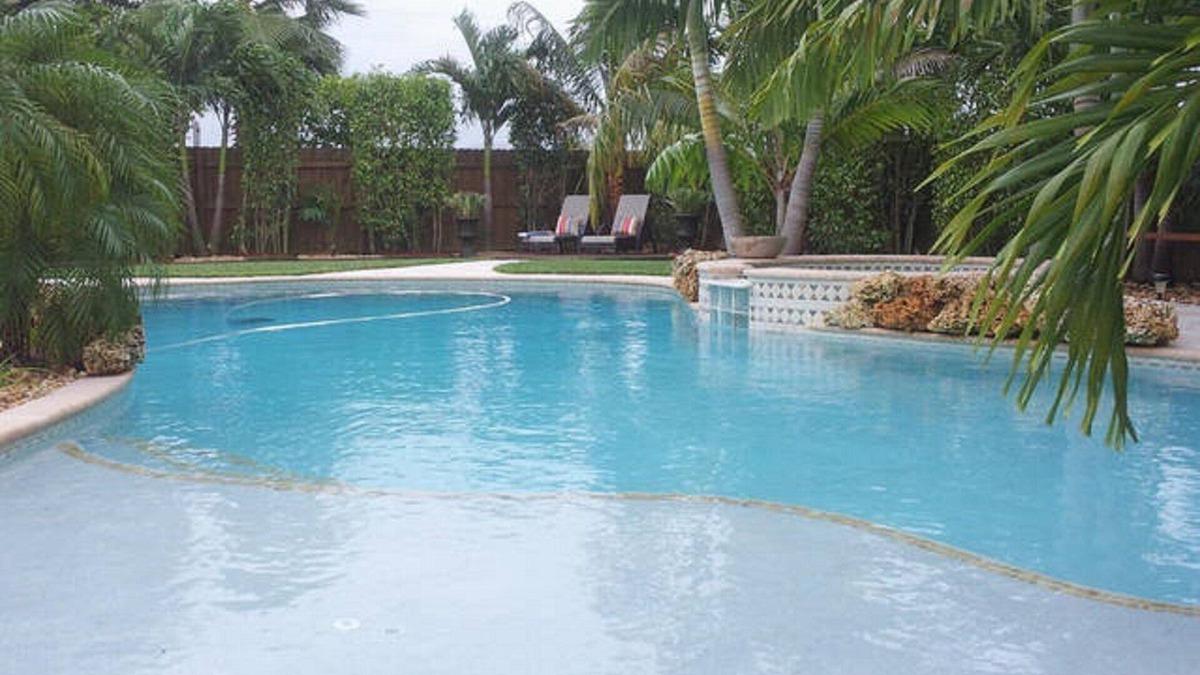 Margate House | Tropical Paradise, Private Heated Pool & Spa, Built-in-BBQ