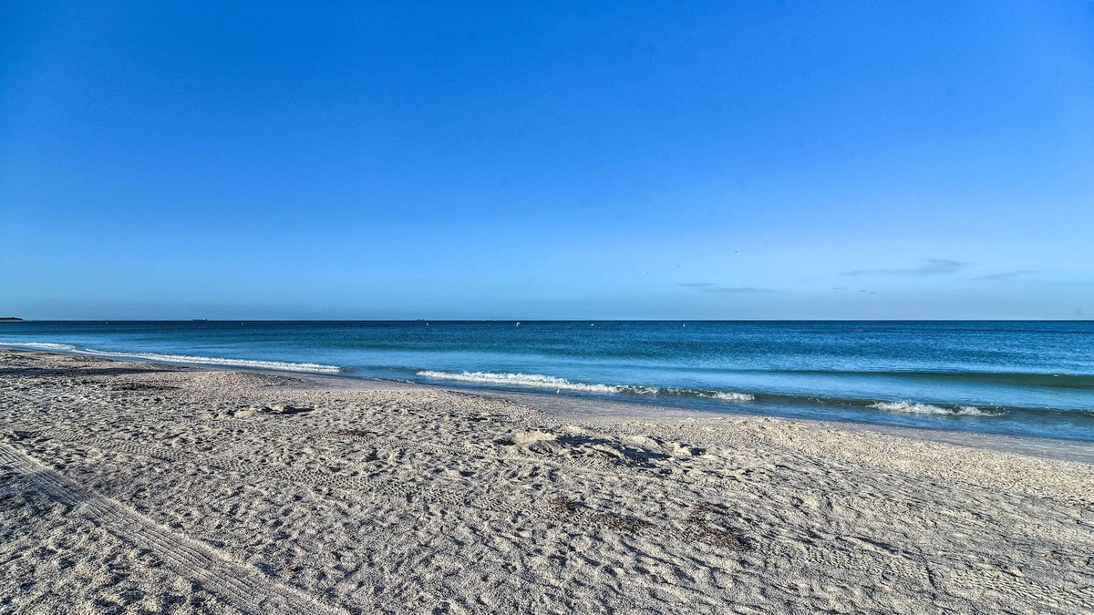 Pass-a-Grille Historic District Apartment | Tropical Pass-a-grille Gem w/Direct Beach Access!