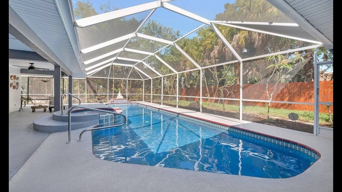 Sorrento Shores House | Tropical pool home close to beaches