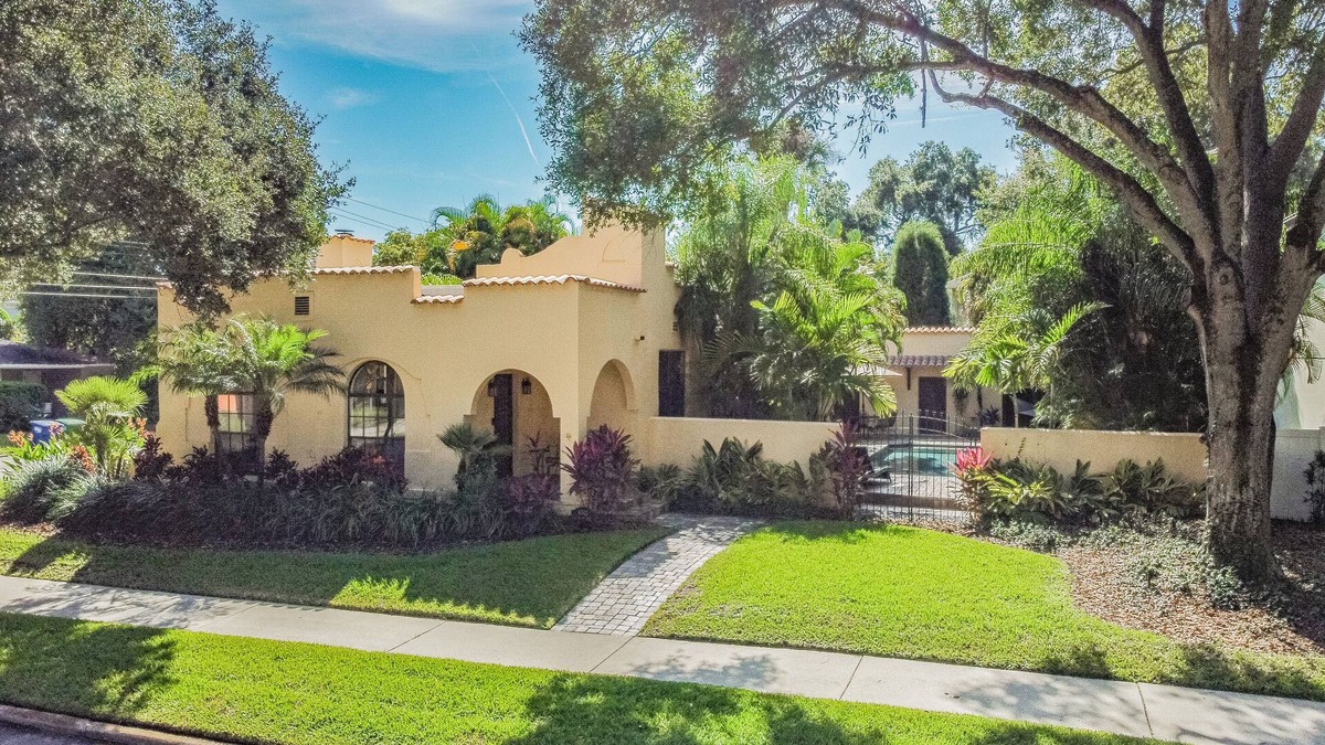 Virginia Park House | Tropical pool home in the heart of South Tampa