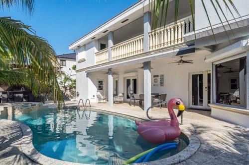 Miami Lakes House | Tropical Pool Paradise x 6-BD 4-BA Luxury Living