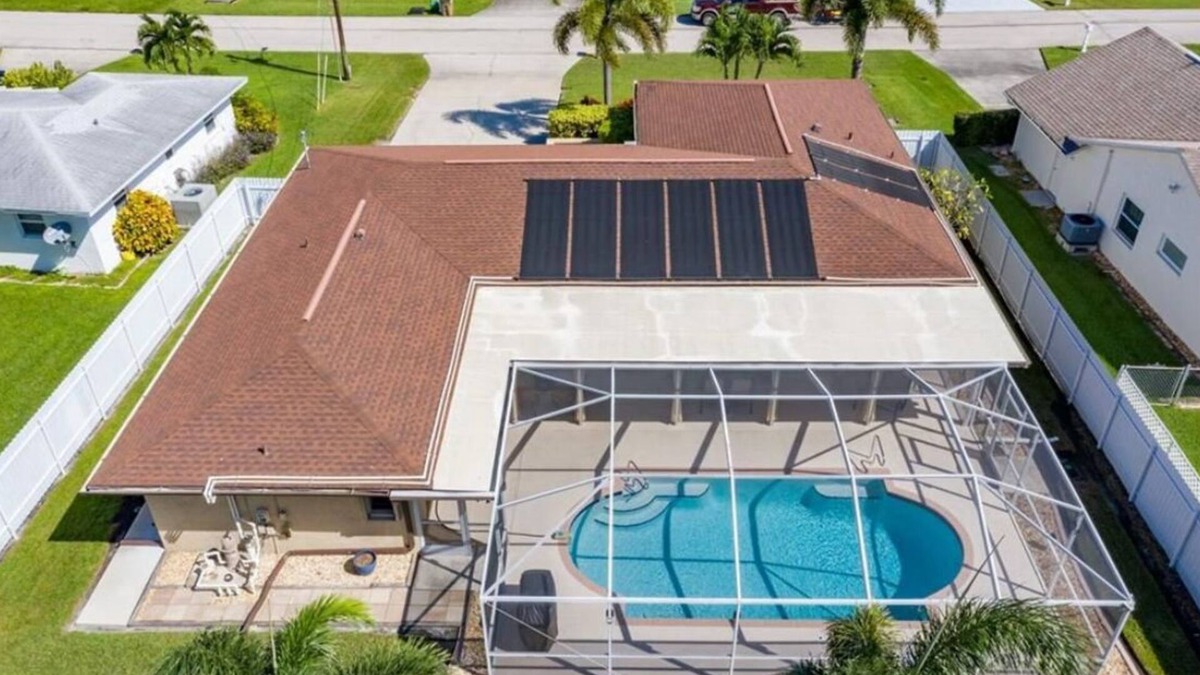 Caloosahatchee House | Tropical Poolside Escape in Cape Coral