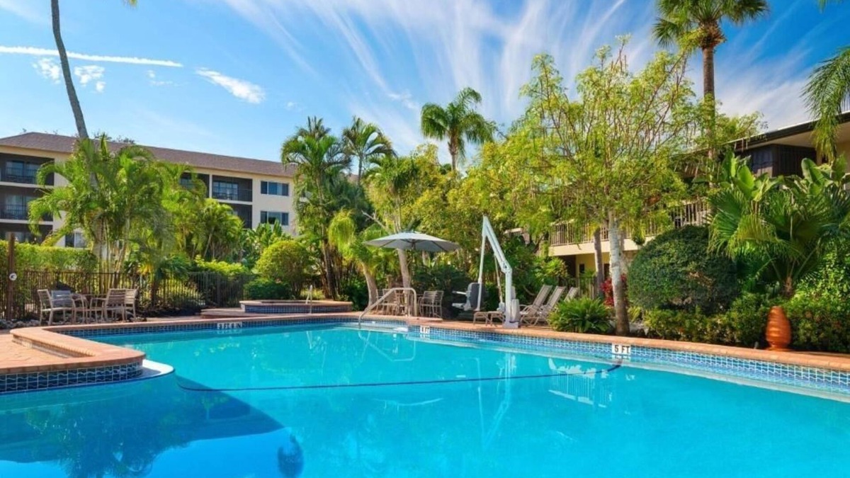 Moorings Hotel | Tropical Retreat Room w/Kitchen + Garden Views