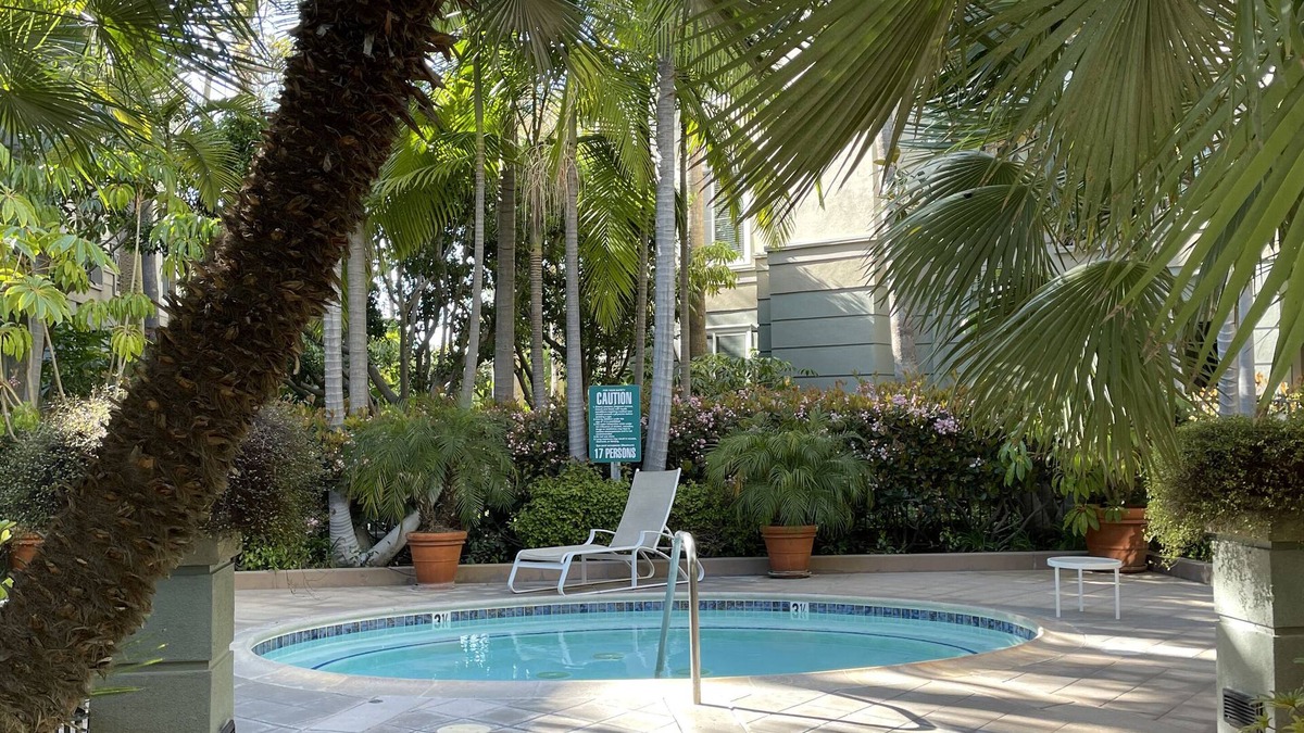 Airport Area Condo | Tropical Upscale Resort Living - Newport Beach - Irvine