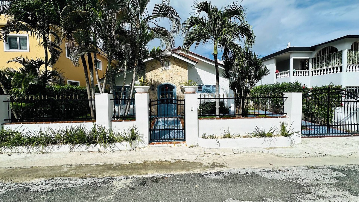 Playa Bibijagua Villa | TROPICAL VILLA FAMILIAR 2BR 3BTH Only 8 minutes walk to the sea