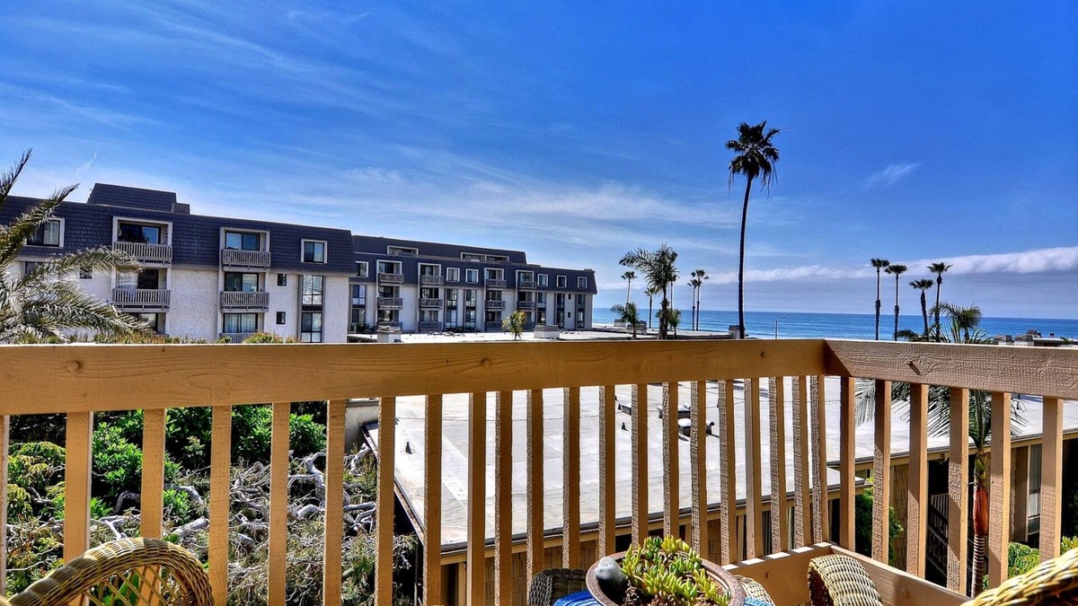 Oceanside Condo | Tropical Water View at North Coast Village C200