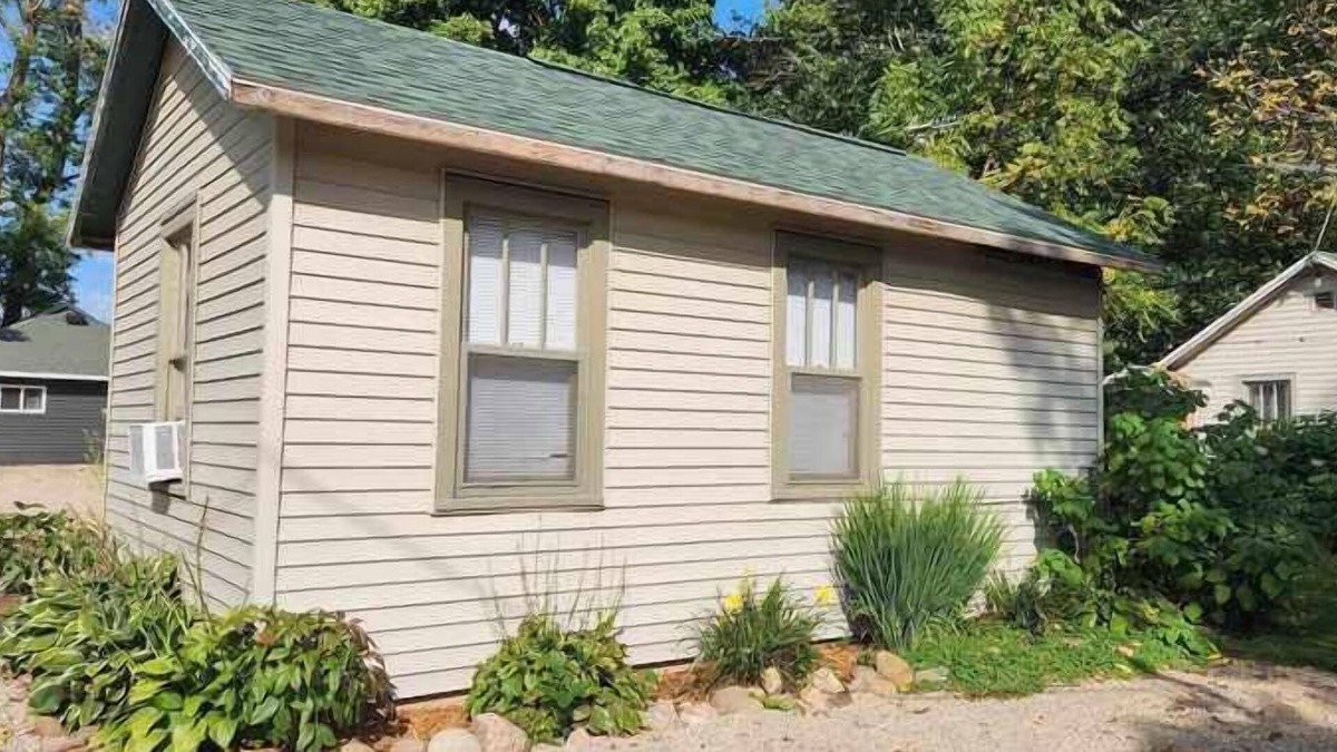 Fremont House | Trout Cabin - Waterfront resort on Fremont Wolf River