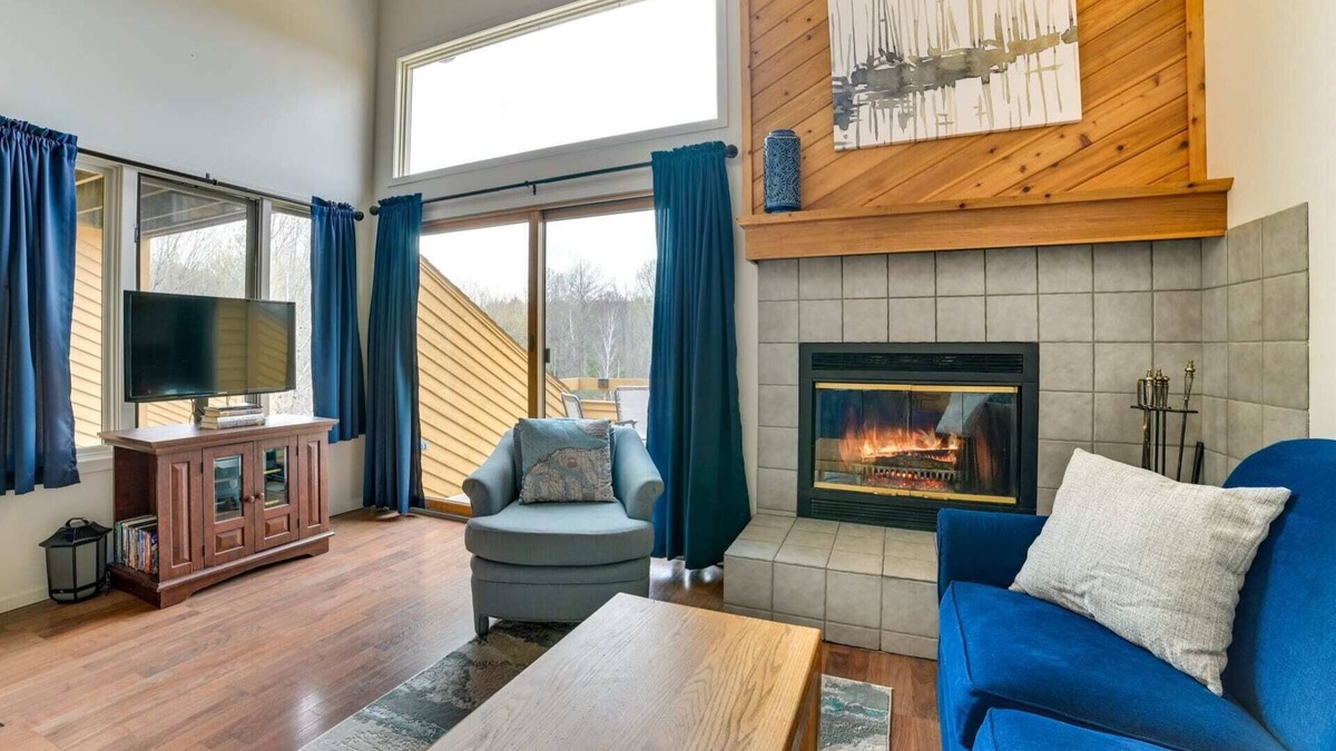 Harbor Springs Apartment | Trout Creek Resort Condo - 1 Mi to Nubs Nob!