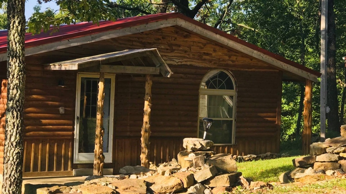 Bennett Springs Cabin | Trout fishing enthusiasts - minutes from the stream!