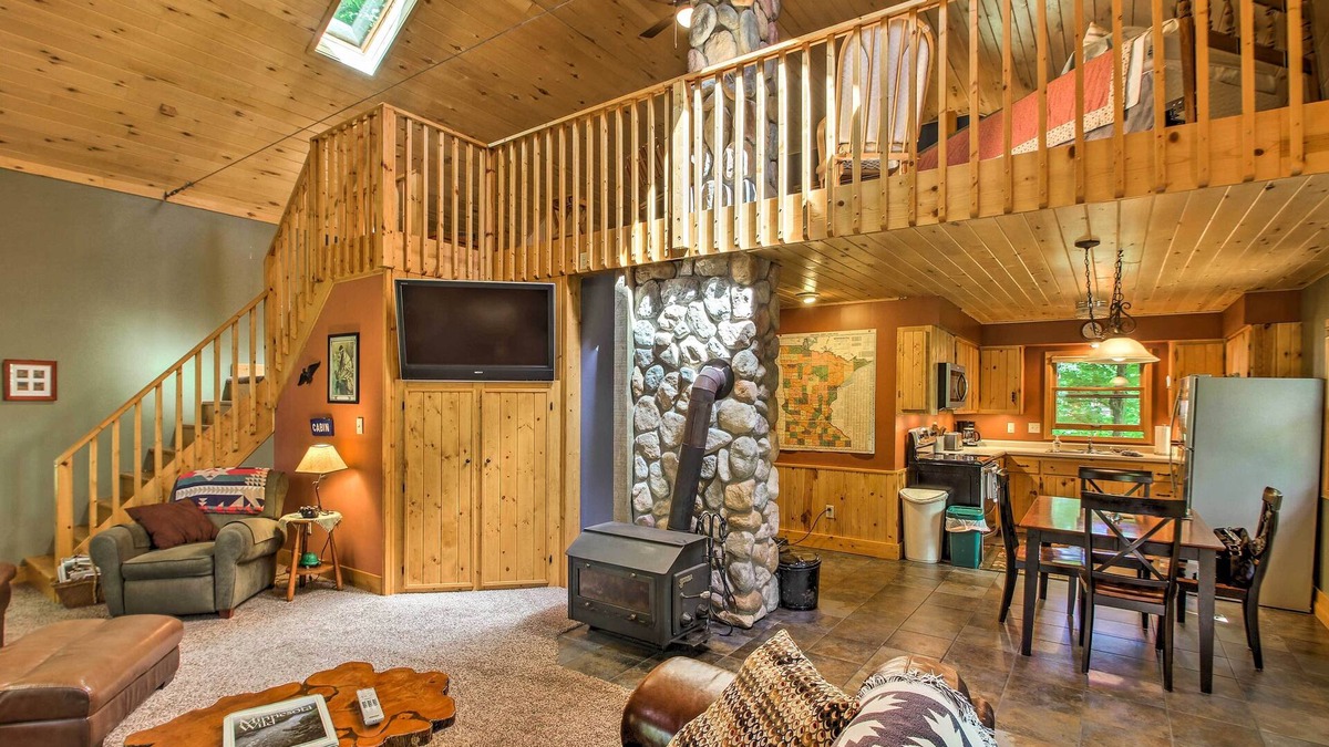 Bovey Cabin | Trout Lake Cabin w/Private Dock, Kayaks & Loft!