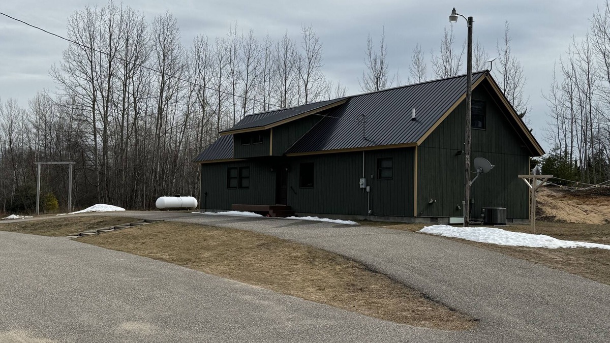 Rudyard House | TROUT LAKE - Unique U.P. Lodge on Trail - Sleeps 18 - Starlink internet!