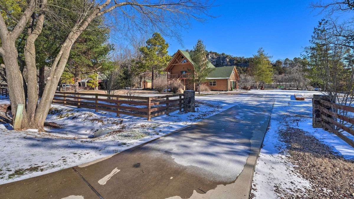 Lone Rock Cabin | Trout Lodge at Two Rivers - Waterfront Cabin!