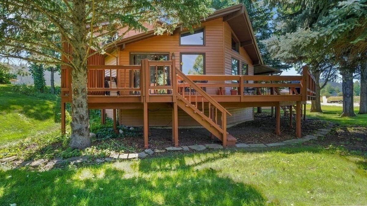 Absarokee House | Trout Run ~ Stillwater River riverfront home