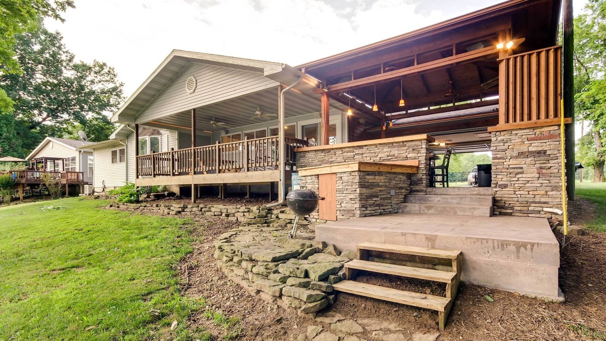 Cotter House | TroutFest: Anglers’ Retreat on White River w/Deck