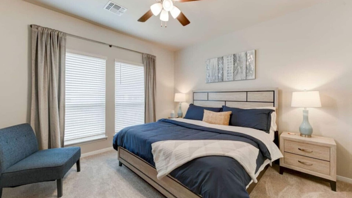 Troy House | Troy 4BR Hub for Business Pros