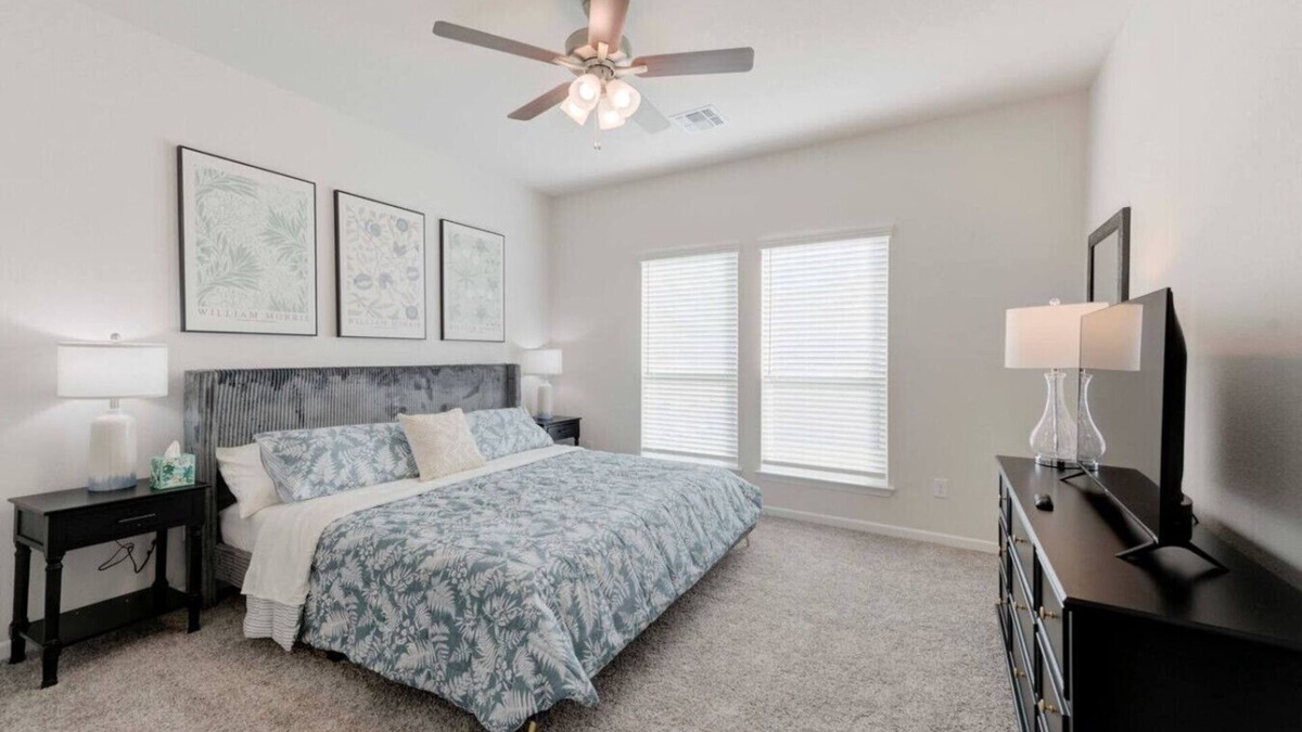 Troy House | Troy Gem: Stylish & Central Stay