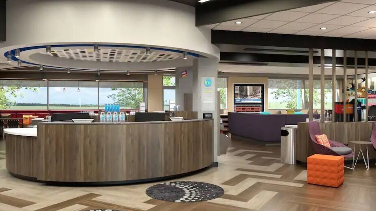 Chesterfield Hotel | Tru by Hilton Chesterfield Township Detroit