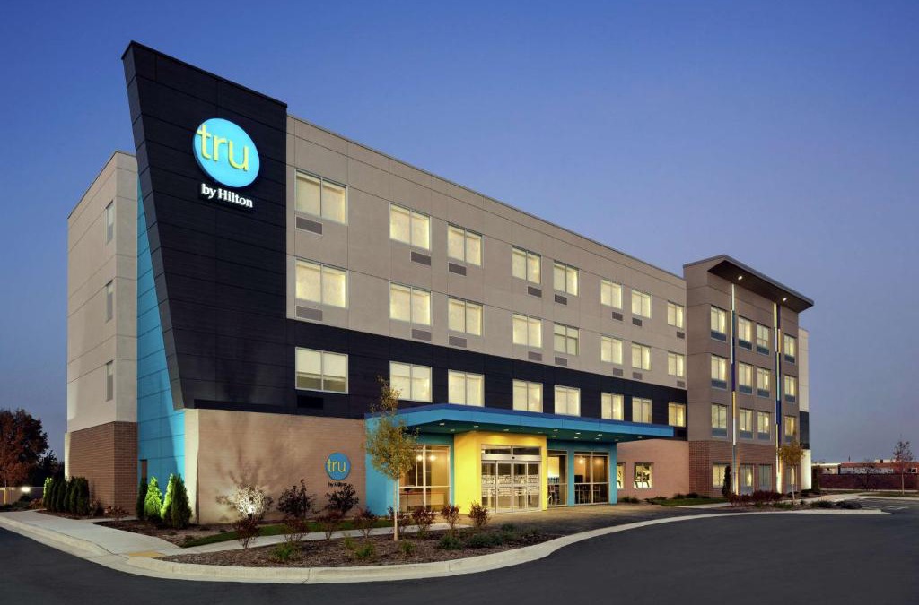Waukesha Hotel | Tru By Hilton Milwaukee Brookfield