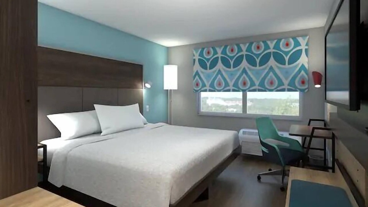 Stoughton Hotel | Tru by Hilton Stoughton