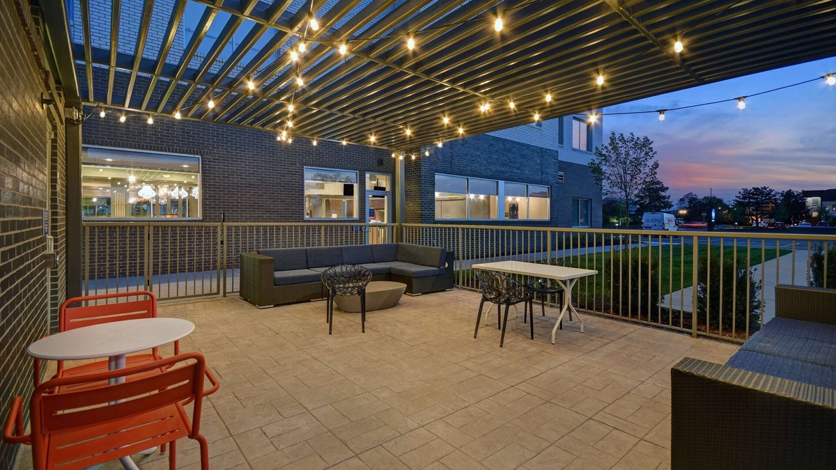 Troy Hotel | Tru by Hilton Troy Detroit