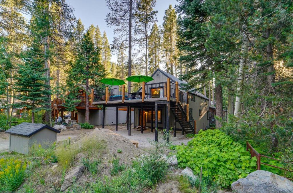 Donner Lake Woods House | Truckee Family Home, Walk to Lake and 5 Mi to Skiing