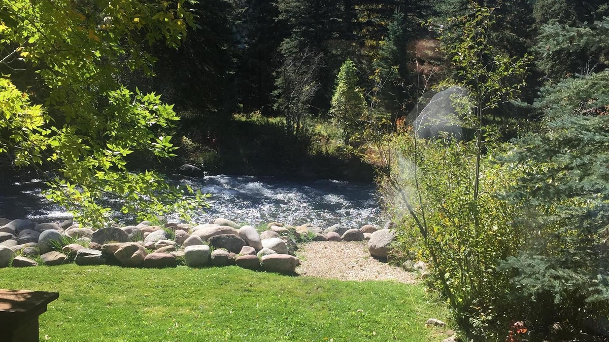 Durango - Purgatory House | True Colorado Log home backing to the river