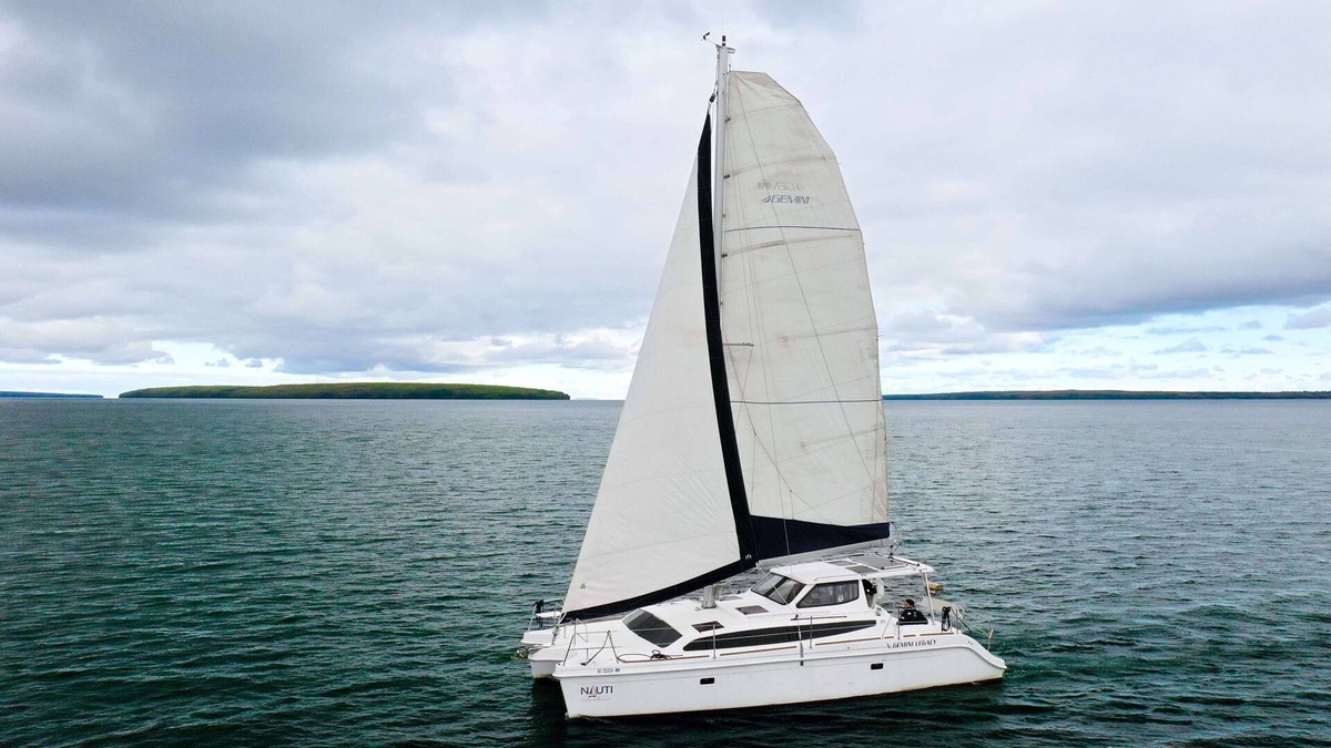 Bayfield Boat Rental | True North Sailing - Multi Day Apostle Islands Expedition