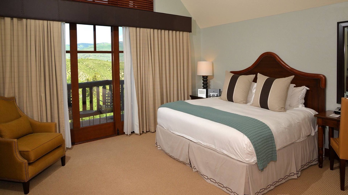 Avon Condo | True Ski In/out w FREE Lift Tickets! Views, Hot Tubs at Timbers Bachelor Gulch