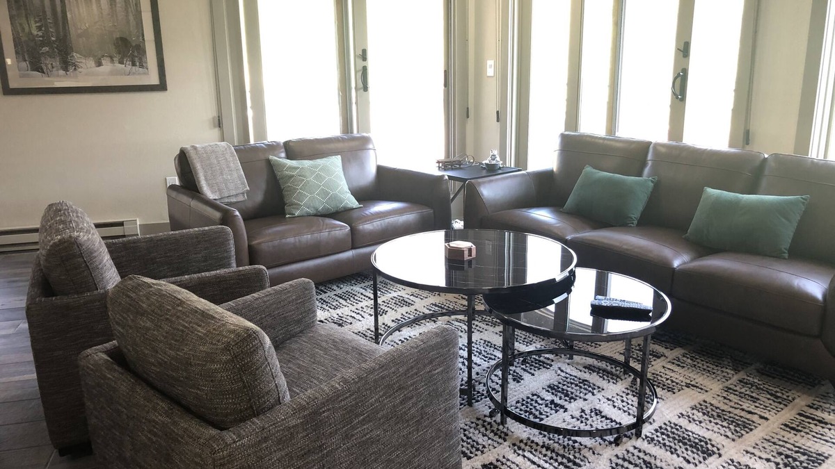 Crested Butte Condo | True Ski-in Ski-out 2BR Condo covered parking Great View STR 303550