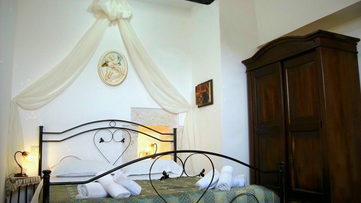 Locorotondo House | Trulli di Marì: Trullo Il Nido ideal for couples 12km from the sea Wifi